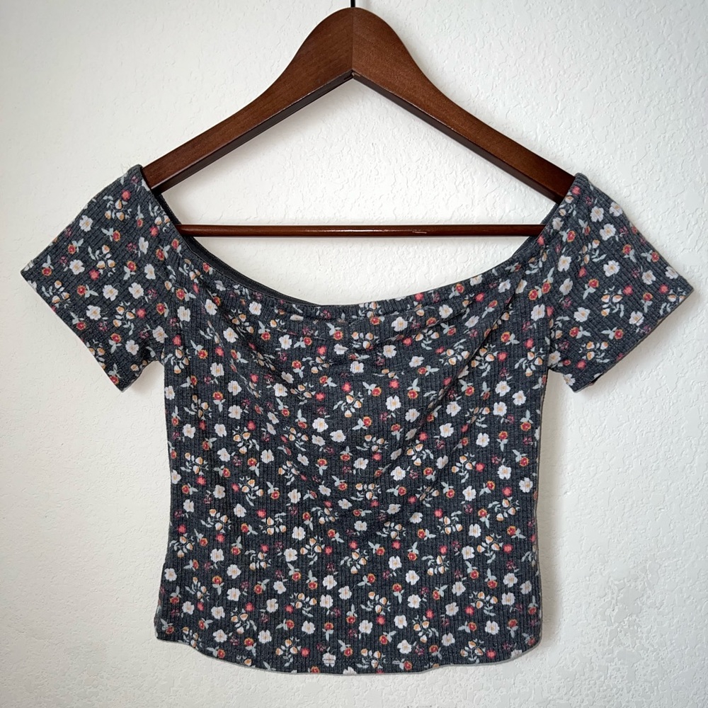 Mosimo Flower Off The Shoulder Crop Top